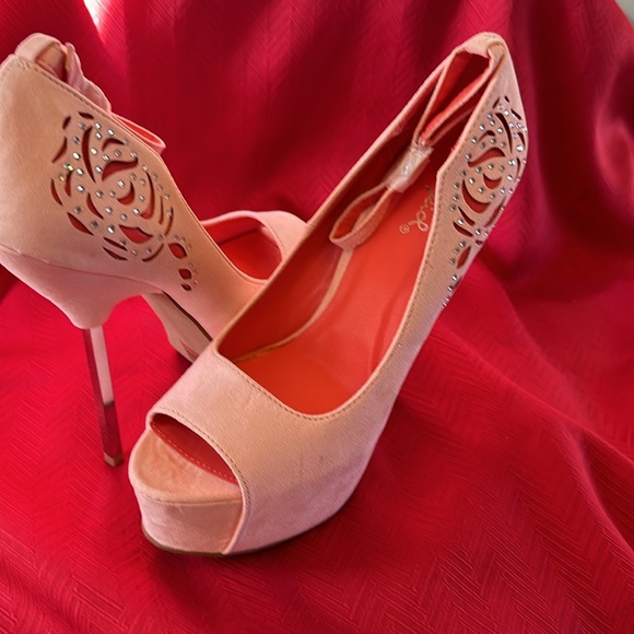 Qupid Pink 5.5” Platform Heel. Open Toe. Size 7.5 - Picture 2 of 4